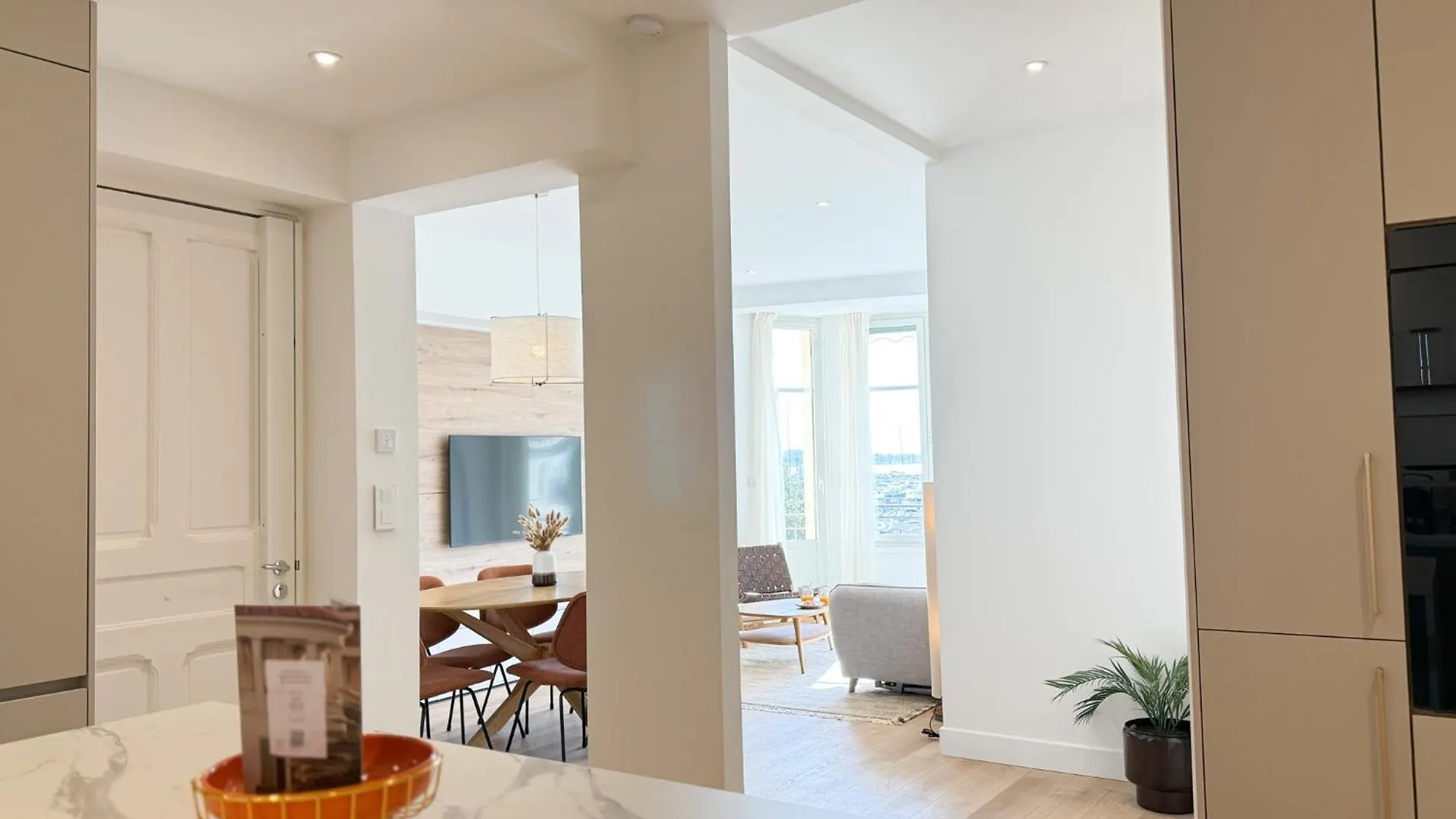 Cornut 5A Apartment Cannes 0*,